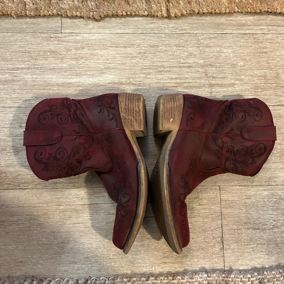 Roper Women's Burgundy Ankle Boots - Picture 2 of 3